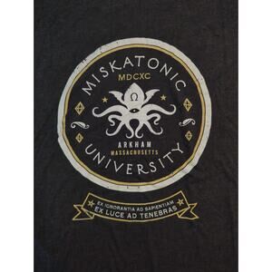 MISKATONIC UNIVERSITY H.P. Lovecraft Black White Gold Short Slv T-shirt Size XL